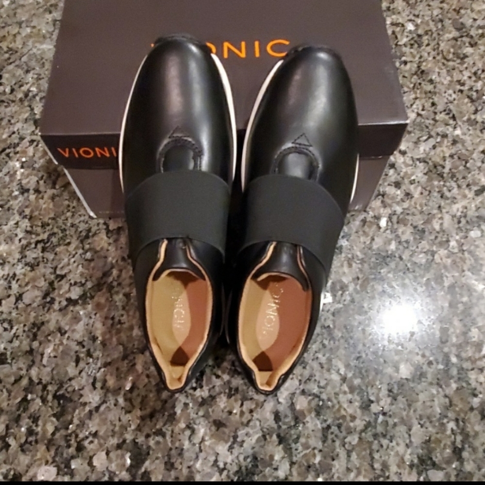 Vionic Codie All Black Casual Sneakers - Picture 4 of 6
